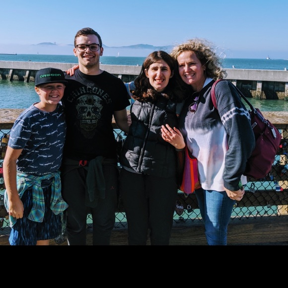 Meet your Posher😃! Hi 👋, I’m Sharon🎁 - Picture 8 of 8